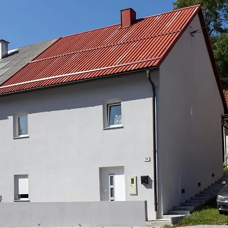 Anna In Lägenhet